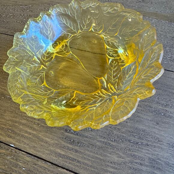 Tiara Indiana Glass VTG 3-Toed Nappy Sweet Pear Glass Dish Bowl 10186 w/Box - Picture 2 of 14